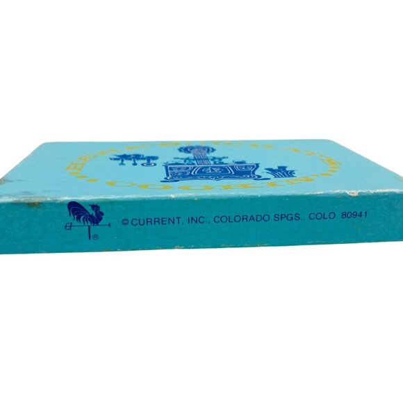 Vintage Recipe Cards In Blue Box With Retro Stove Design Here's What's Cookin' - Picture 3 of 3